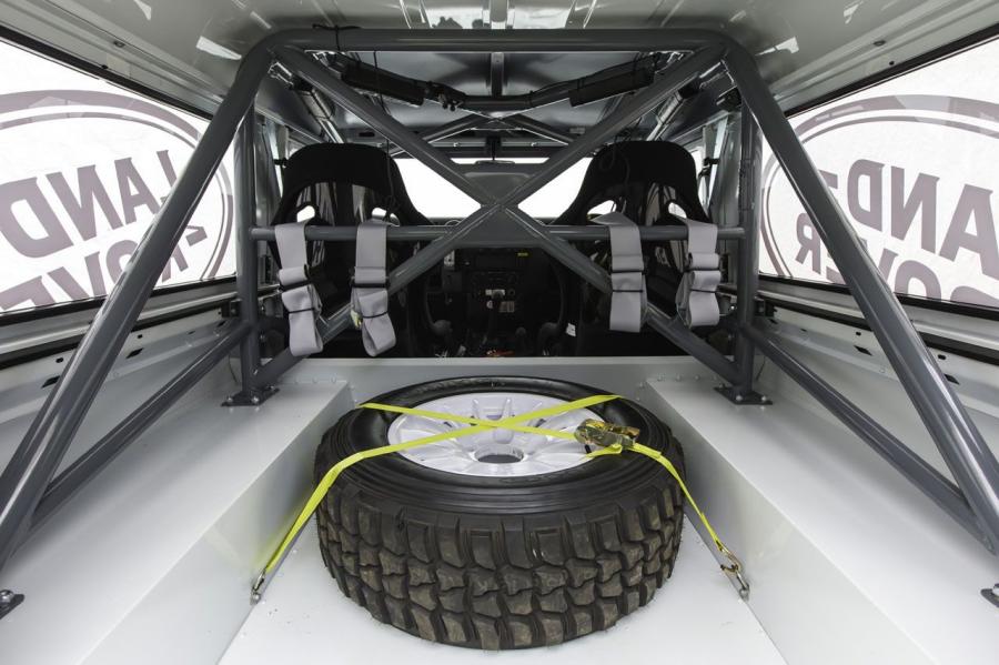  Land Rover Defender 90 Challenge Car 2014 года  (фото 12 из 35)